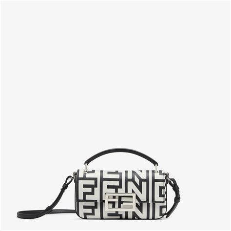 the baguette Fendi roma